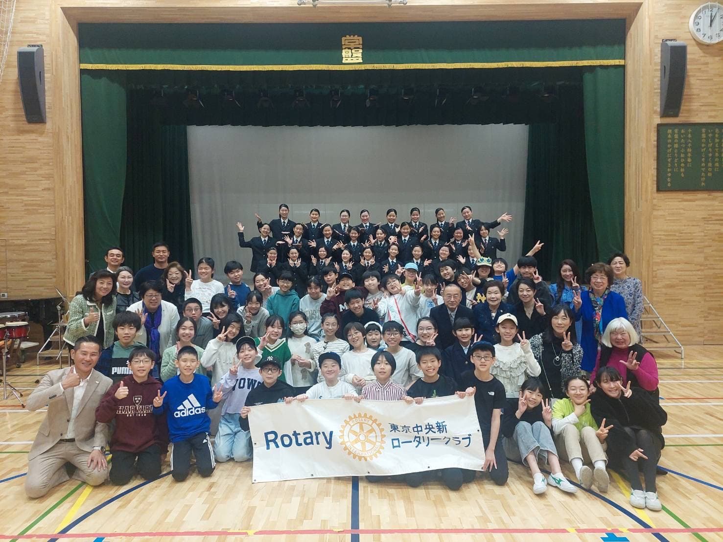 ロータリークラブにてピアノ寄贈活動